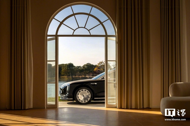 Rolls-Royce, уступи дорогу: &laquo;800-й&raquo; лимузин Huawei Maextro, который ожидается в России, показали в новом варианте