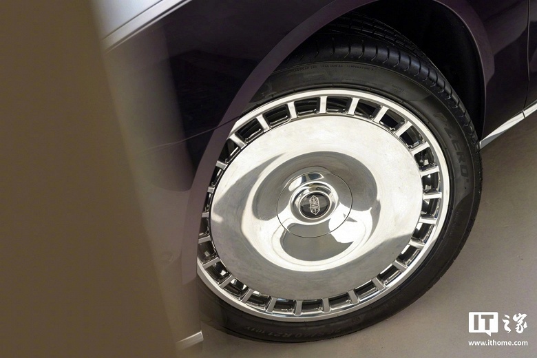 Rolls-Royce, уступи дорогу: &laquo;800-й&raquo; лимузин Huawei Maextro, который ожидается в России, показали в новом варианте