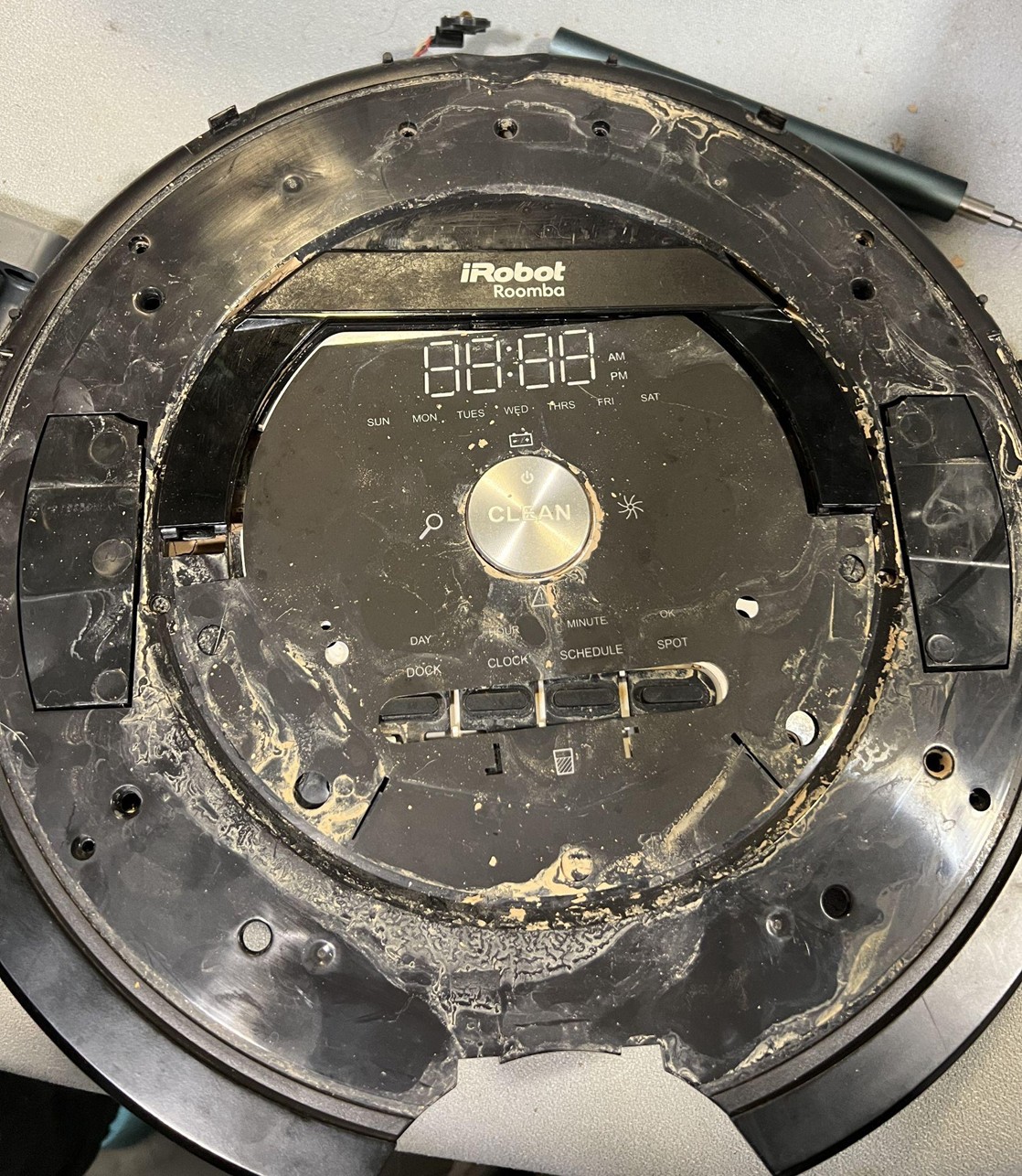 Неожиданные последствия стихийных бедствий: как я пытался робот-пылесос iRobot отремонтировать - 13