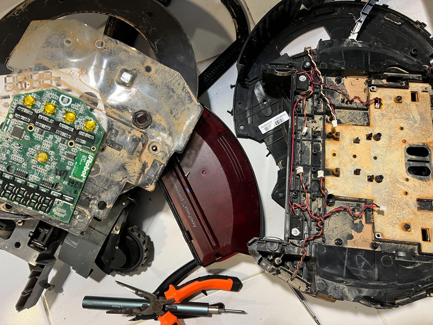 Неожиданные последствия стихийных бедствий: как я пытался робот-пылесос iRobot отремонтировать - 22