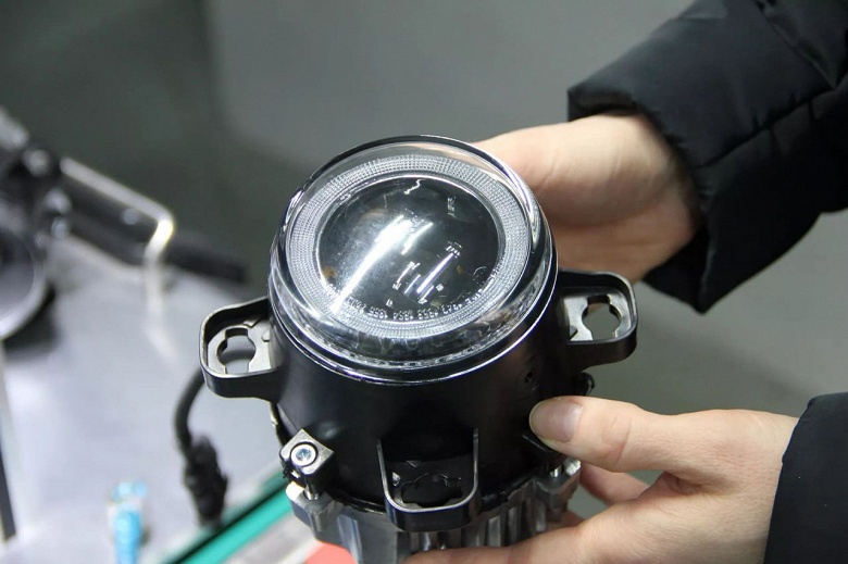 Производство линз, автомобильных фар и печатных плат для российских и белорусских машин освоили на заводе «Руденск» - 2 Производство линз, автомобильных фар и печатных плат для российских и белорусских машин освоили на заводе «Руденск»