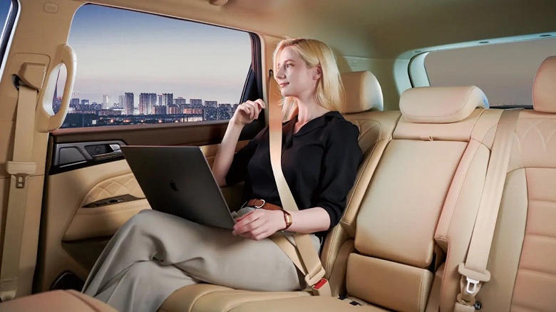 Рамный внедорожник Rexton возвращается в Россию с 5-летней гарантией и русифицированным меню. Представлен KGM Rexton 