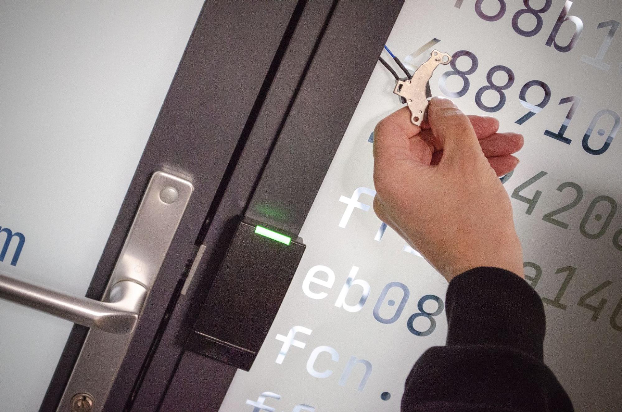 Red Team против умного замка: взламываем биометрическую СКУД при помощи скрепки и магнита - 12 Red Team против умного замка: взламываем биометрическую СКУД при помощи скрепки и магнита - 12