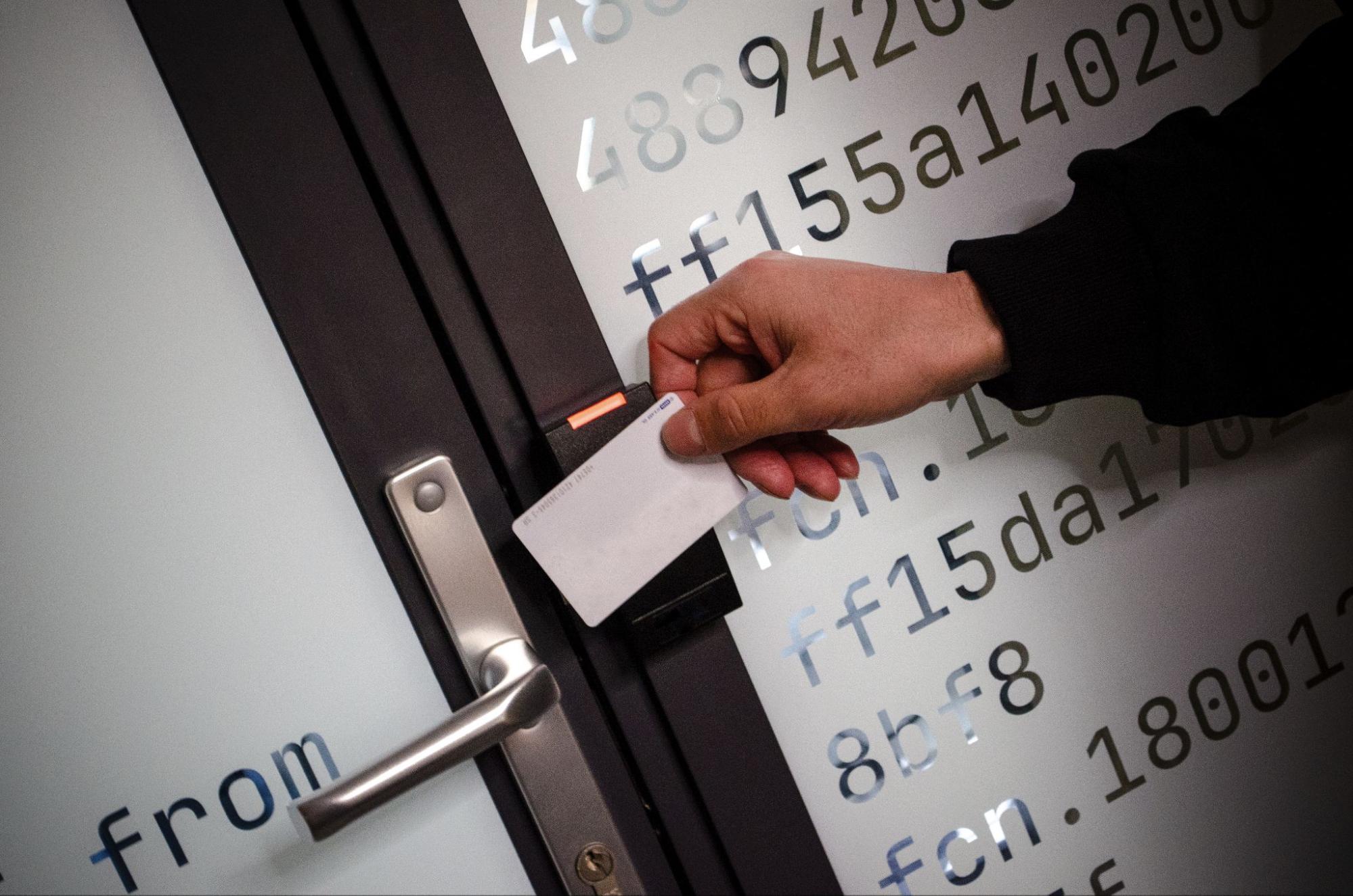 Red Team против умного замка: взламываем биометрическую СКУД при помощи скрепки и магнита - 6 Red Team против умного замка: взламываем биометрическую СКУД при помощи скрепки и магнита - 6