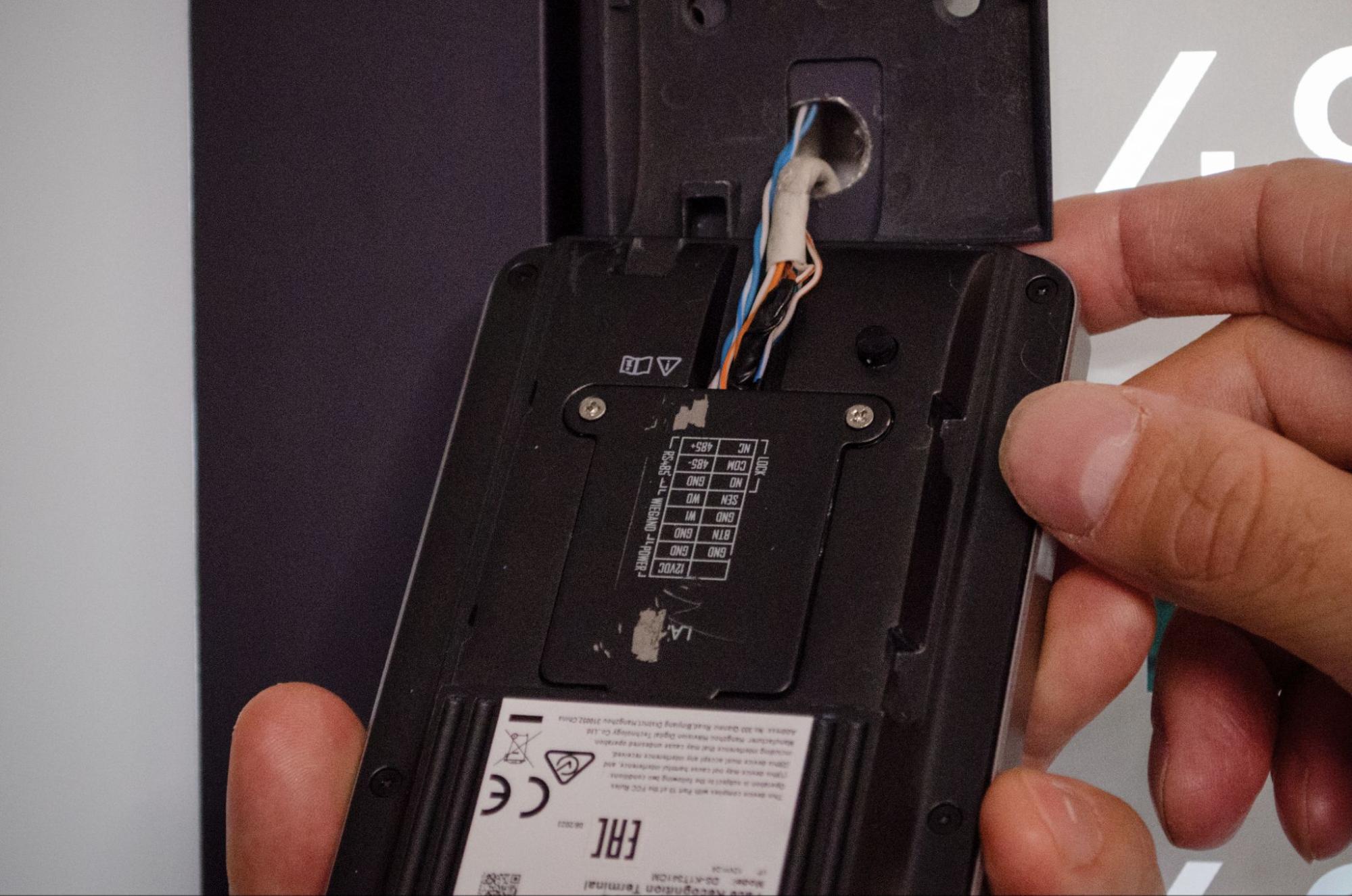 Red Team против умного замка: взламываем биометрическую СКУД при помощи скрепки и магнита - 8 Red Team против умного замка: взламываем биометрическую СКУД при помощи скрепки и магнита - 8