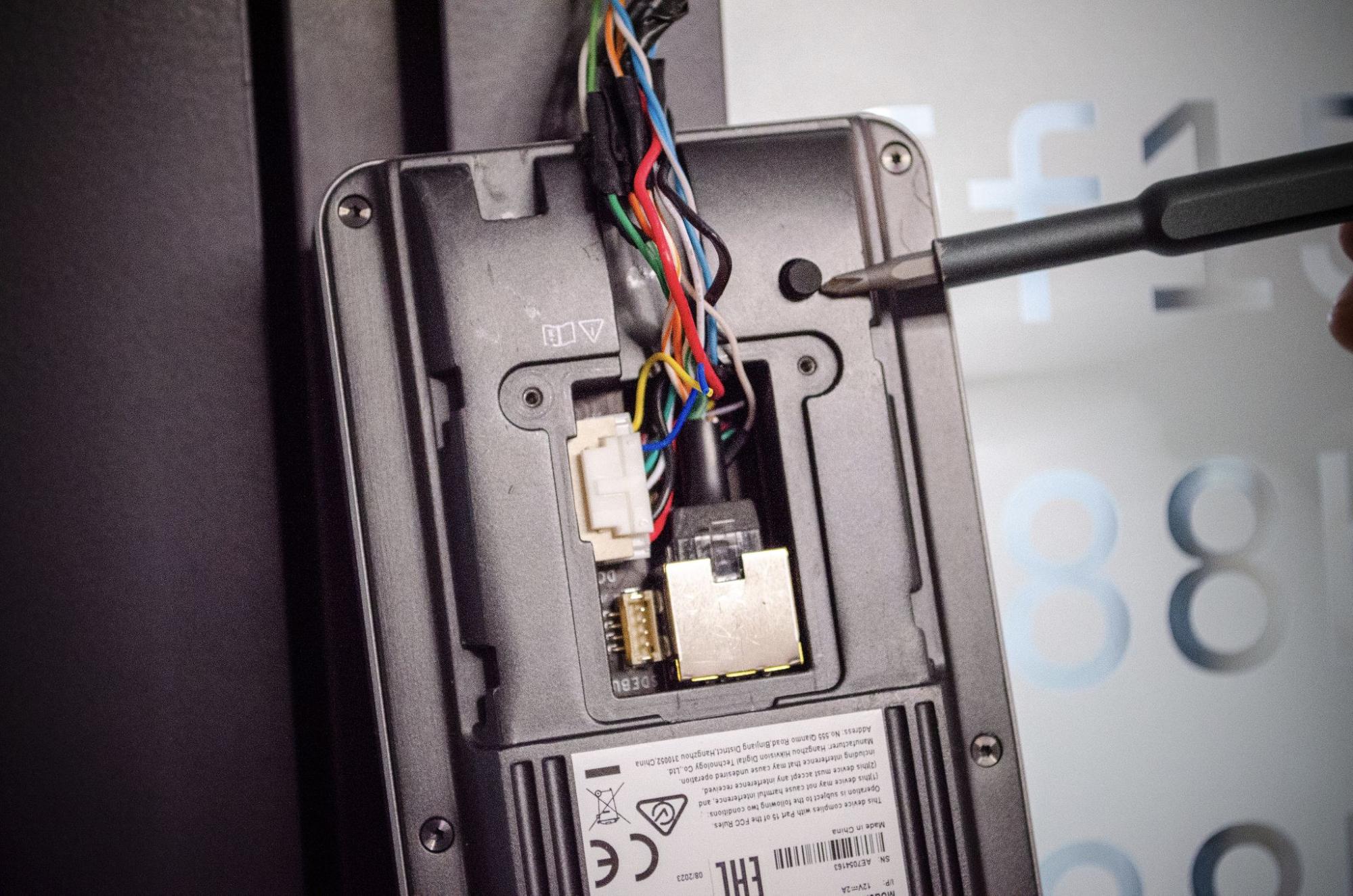 Red Team против умного замка: взламываем биометрическую СКУД при помощи скрепки и магнита - 9 Red Team против умного замка: взламываем биометрическую СКУД при помощи скрепки и магнита - 9