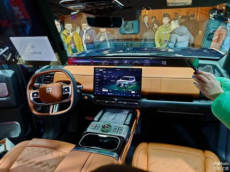 Chery и Jetour создали плавающего монстра с несущим кузовом, пневмоподвеской и запасом хода 1400 км. Представлен Zongheng G700