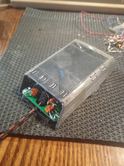 передняя часть платы была позже изолирована plastic 71 ( не переживайте что плата открытая)