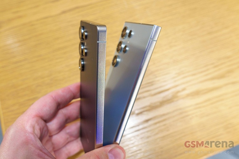 Две &laquo;ультры&raquo; в одной руке. Samsung Galaxy S25 Ultra сравнили на живых фото с Galaxy S24 Ultra и Galaxy S25 Plus сразу после премьеры