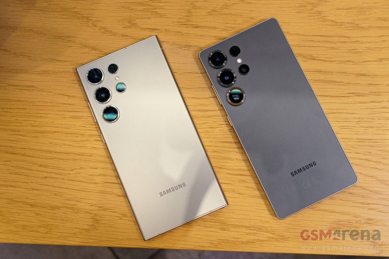 Две &laquo;ультры&raquo; в одной руке. Samsung Galaxy S25 Ultra сравнили на живых фото с Galaxy S24 Ultra и Galaxy S25 Plus сразу после премьеры