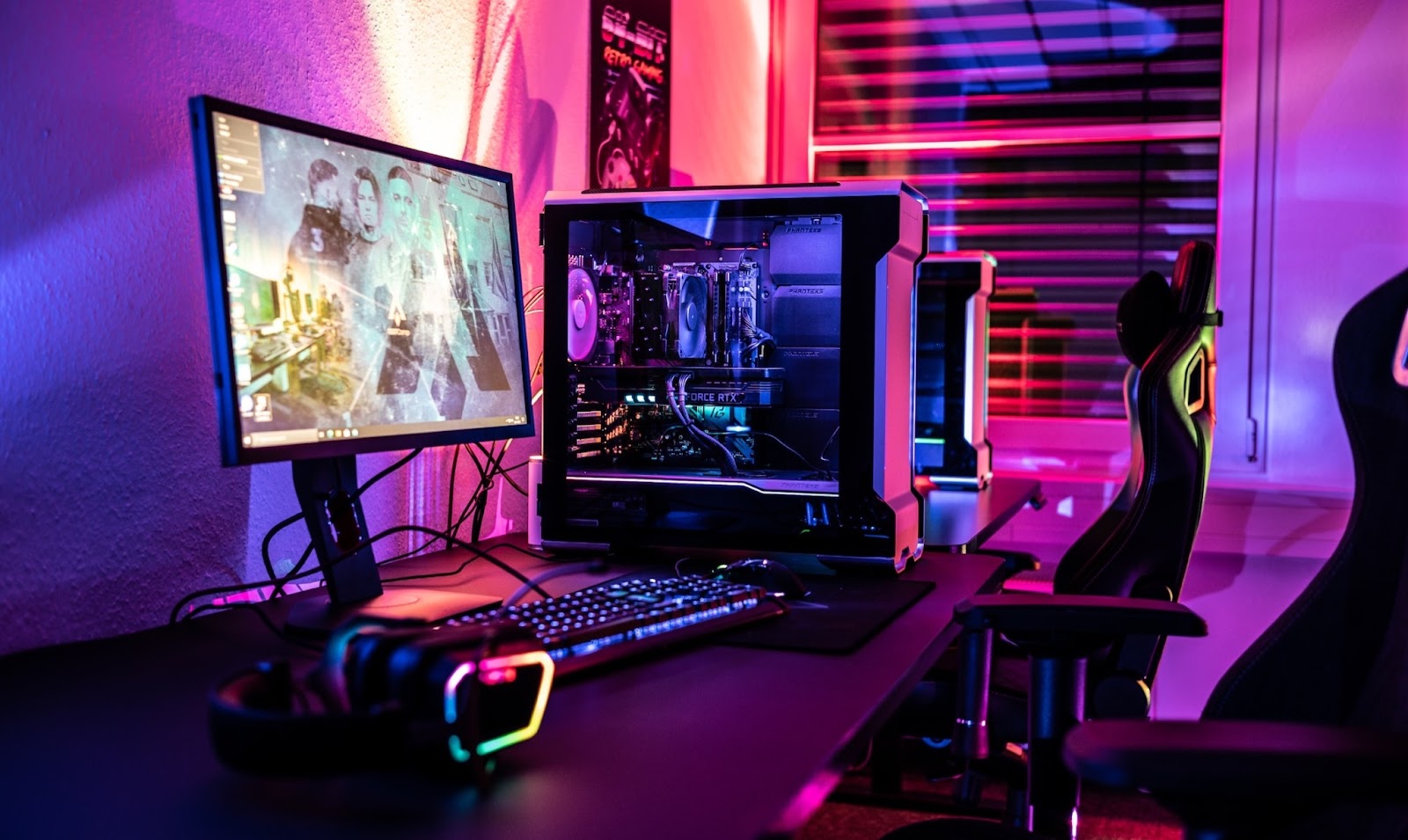 ARGB, конечно, красивее, но не всегда практичнее