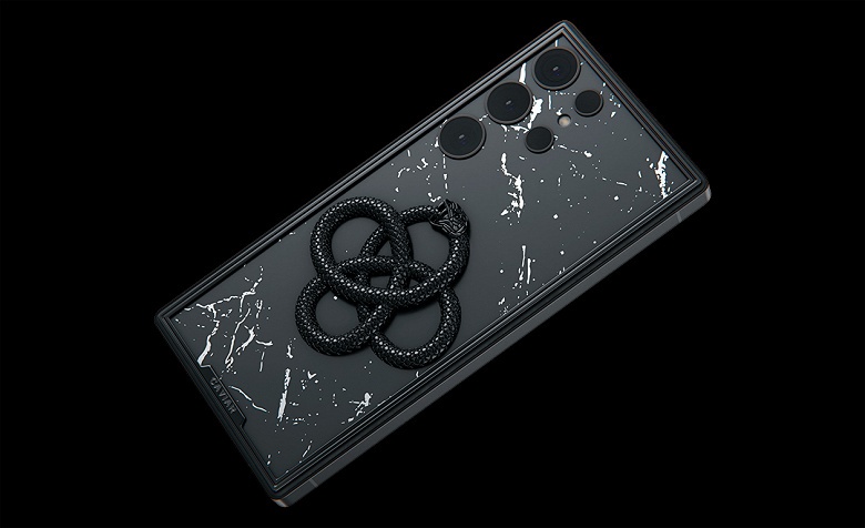 В России представили уникальную версию Samsung Galaxy S25 Ultra со встроенными песочными часами