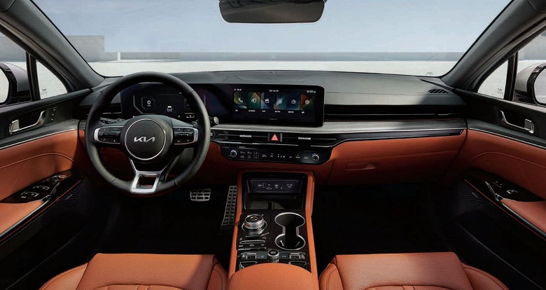 Мощнее Toyota Camry и даже дешевле. В России начали продавать Kia K5 GT 2025 с 290-сильным мотором