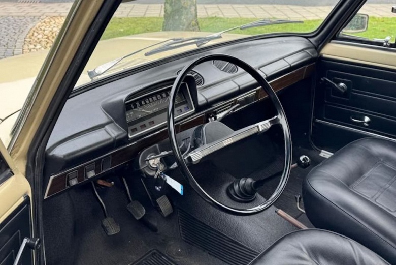 Веселая и оригинальная советская классика за 500 тыс. рублей. В Нидерландах продают редкую Lada 1200 - 3 Веселая и оригинальная советская классика за 500 тыс. рублей. В Нидерландах продают редкую Lada 1200