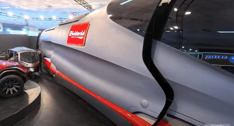 Представлен максимально футуристический автобус и выставочный зал за 2 млн долларов: это реальная машина, которая уже колесит по дорогам