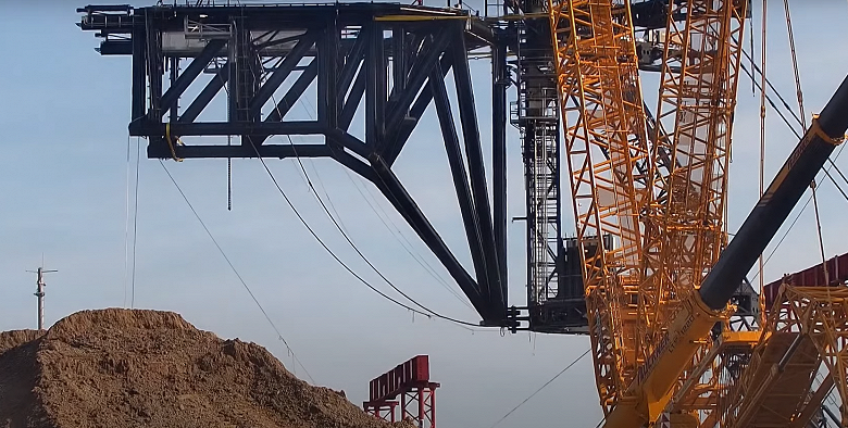 SpaceX построила вторую Mechazilla для Starship и установила на неё гигантские &laquo;палочки для еды&raquo;