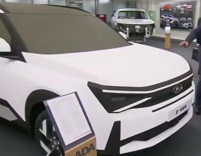 АвтоВАЗ показал Путину новую Lada T-134 и макет минивэна Lada B-Van. Они создаются на базе Lada Vesta