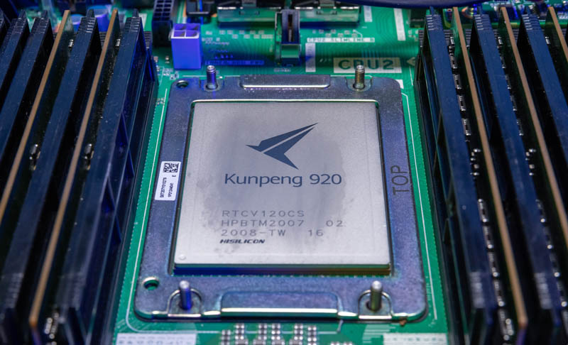 Процессор Huawei Kunpeng 920.