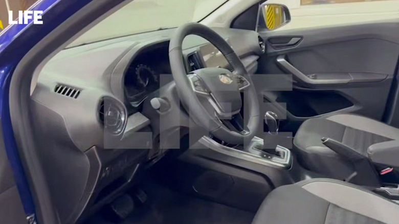 Lada Iskra SW с практически серийным салоном показали вживую