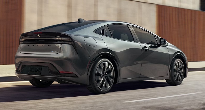 Toyota провела работу над ошибками. Представлен Toyota Prius 2025, и он теперь может проехать до 110 км без бензина - 2 Toyota провела работу над ошибками. Представлен Toyota Prius 2025, и он теперь может проехать до 110 км без бензина