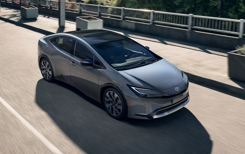 Toyota провела работу над ошибками. Представлен Toyota Prius 2025, и он теперь может проехать до 110 км без бензина - 1 Toyota провела работу над ошибками. Представлен Toyota Prius 2025, и он теперь может проехать до 110 км без бензина