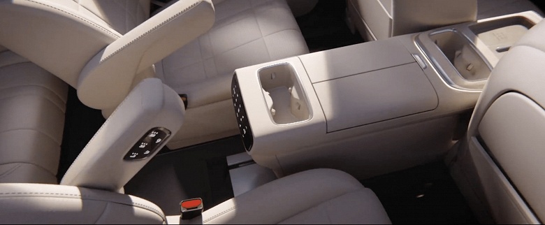 Дешёвый аналог премиальных Li Auto L9 и Aito M9. Уникальный салон Deepal S09 с подвижной консолью показали на видео