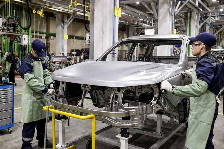 Корни Toyota Hilux и Land Cruiser Prado, рамная конструкция и полный привод. В России начали собирать по полному циклу Sollers ST6 и Sollers ST8