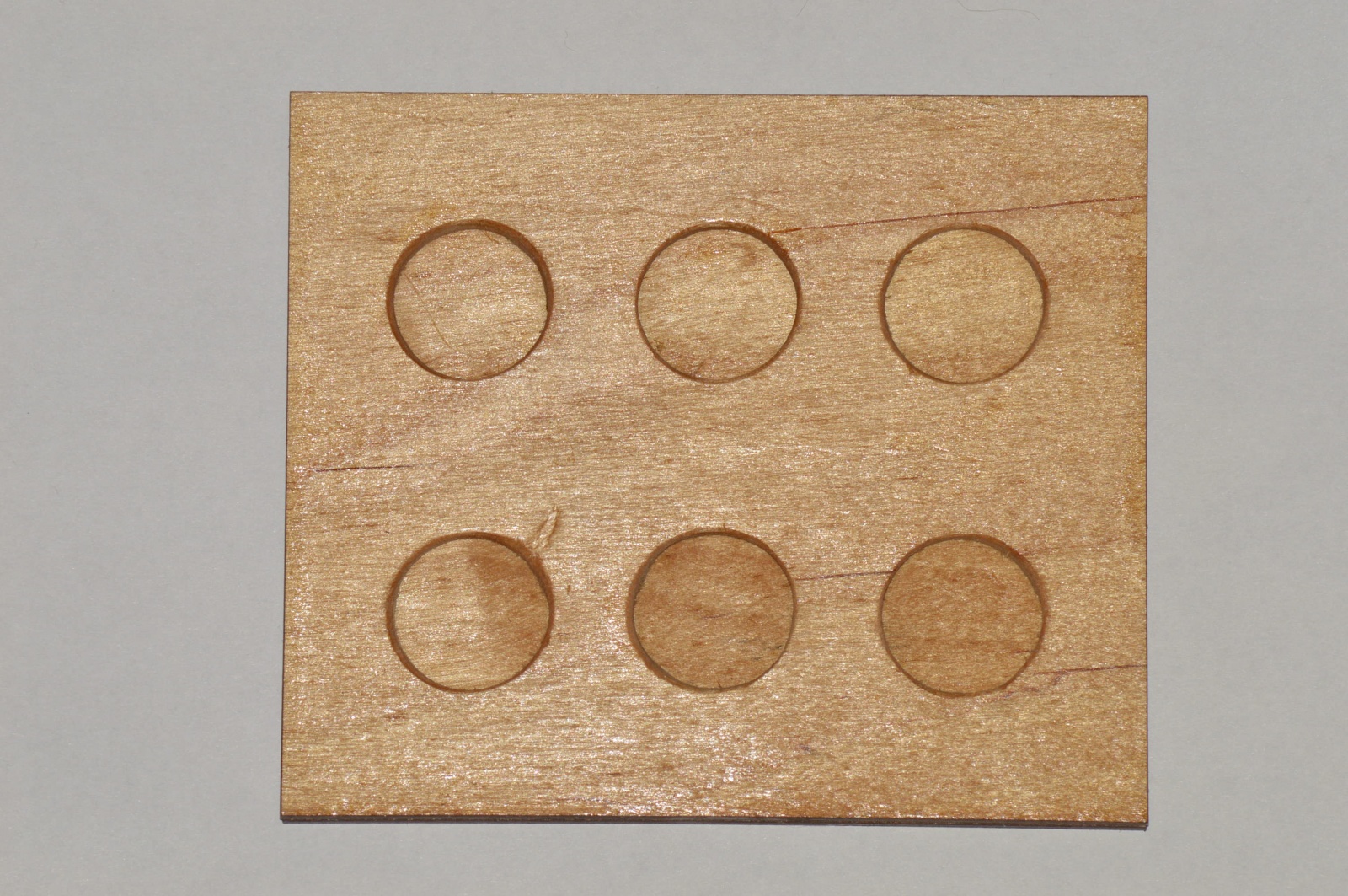 Заготовка планшетки с круглыми ячейками глубиной 4 мм