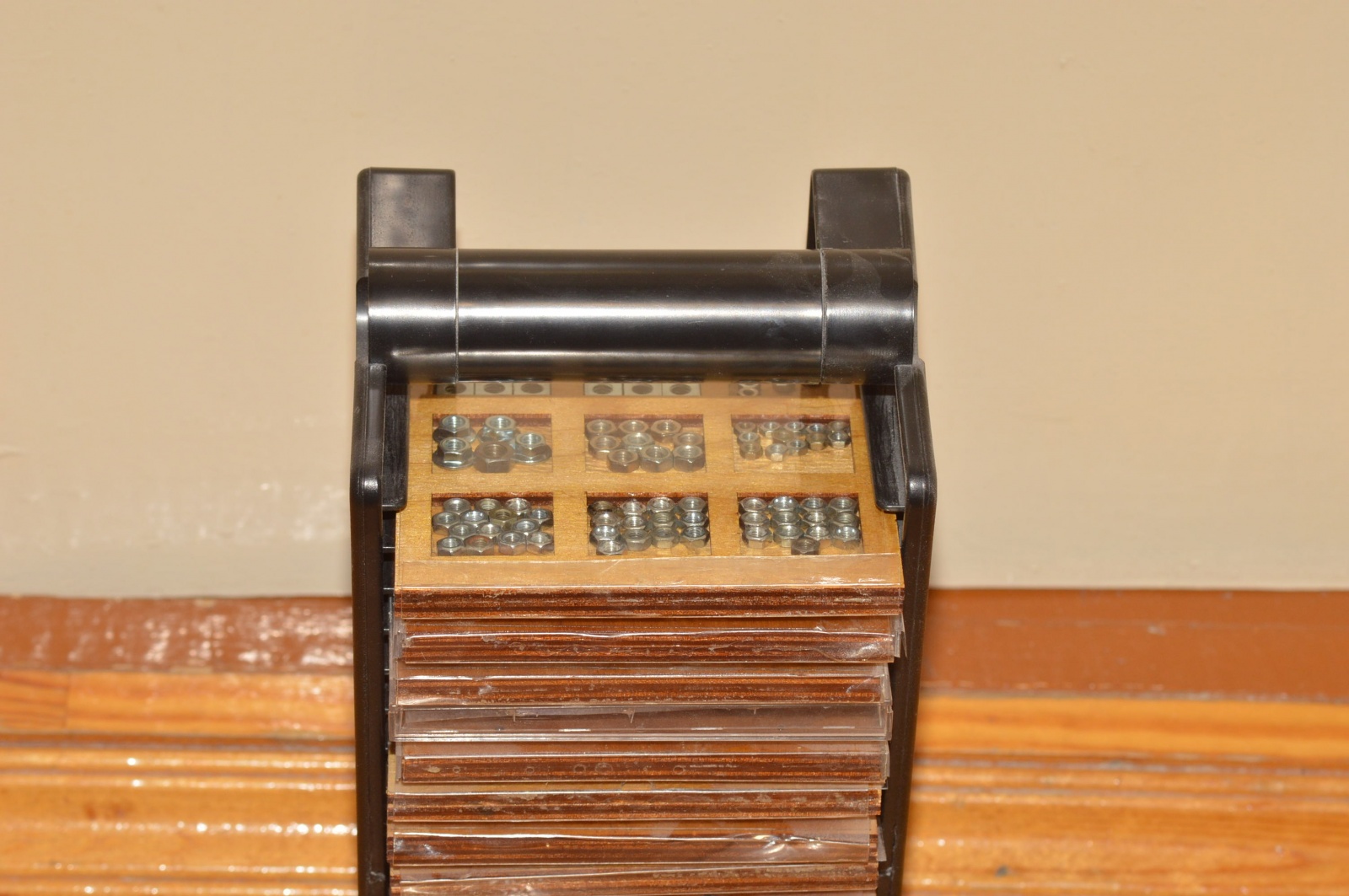 Этажерка заполненная планшетками