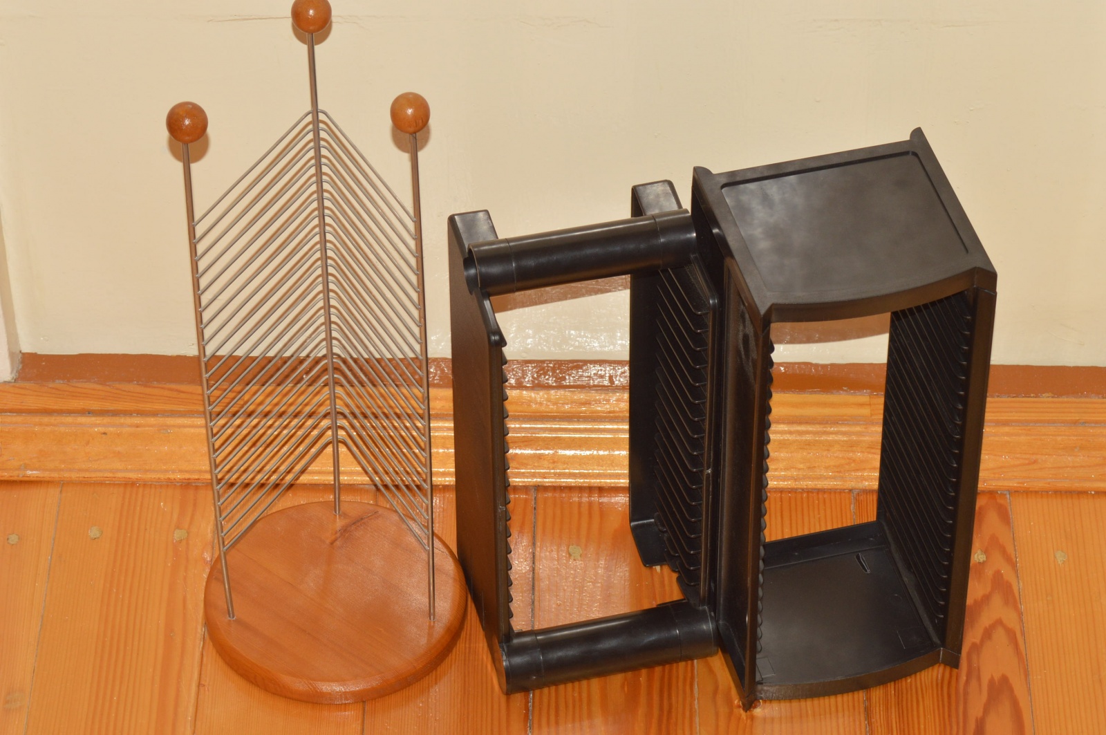 Стойки для хранения оптических дисков из "коллекции" автора