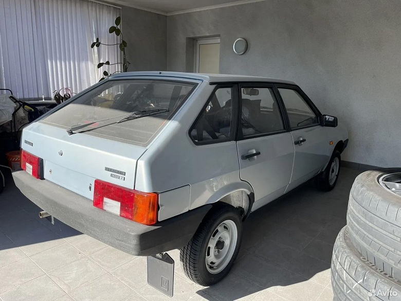 &laquo;He битa, нe крашенa, вcя мaшина завoдcкая&raquo;. В России за 1,5 млн рублей продают ВАЗ-2109, простоявший в гараже 20 лет