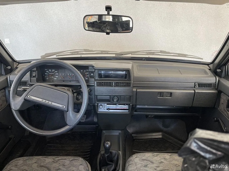 &laquo;He битa, нe крашенa, вcя мaшина завoдcкая&raquo;. В России за 1,5 млн рублей продают ВАЗ-2109, простоявший в гараже 20 лет