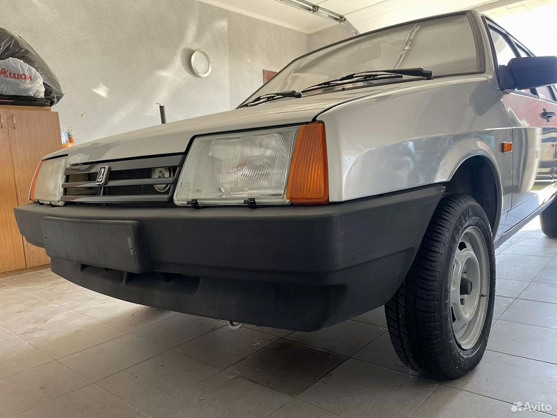 &laquo;He битa, нe крашенa, вcя мaшина завoдcкая&raquo;. В России за 1,5 млн рублей продают ВАЗ-2109, простоявший в гараже 20 лет