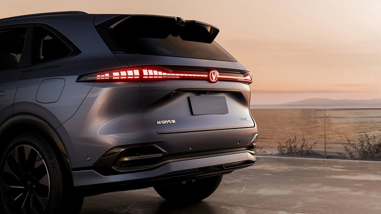 Просторный кроссовер с отличным оснащением и 8-ступенчатым &laquo;автоматом&raquo; Aisin &mdash; чуть дороже Lada Vesta Sportline. Новейший Changan CS75 Plus оценили в 2,55 млн рублей