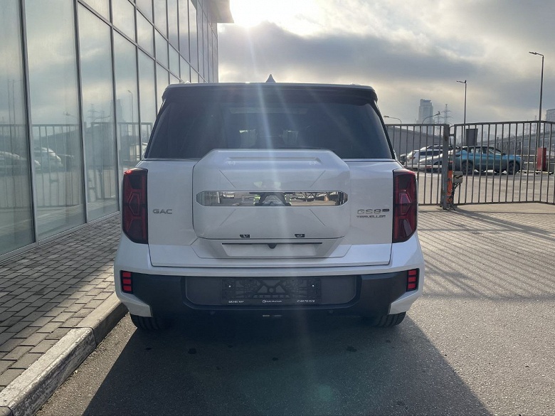 Большой полноприводный внедорожник с 8-ступенчатым «автоматом» за 3,7 млн рублей. В Россию приехал обновленный GAC GS8 - 2 Большой полноприводный внедорожник с 8-ступенчатым «автоматом» за 3,7 млн рублей. В Россию приехал обновленный GAC GS8