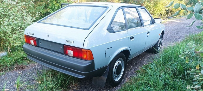 Новый «Москвич» 1990 года выпуска по цене Lada Granta. В Москве продают настоящую «капсулу времени»