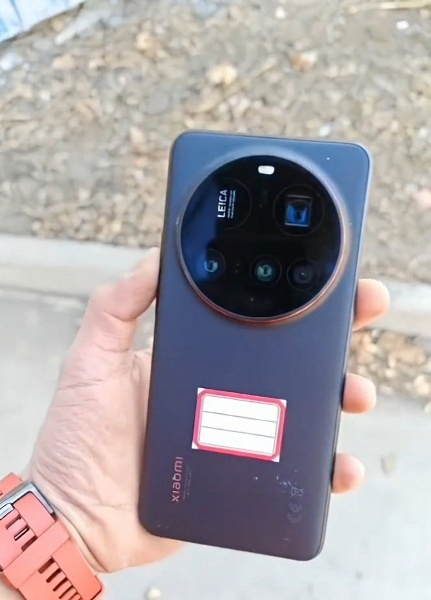 Реальный Xiaomi 15 Ultra позирует в руке пользователя перед анонсом - 1 Реальный Xiaomi 15 Ultra позирует в руке пользователя перед анонсом