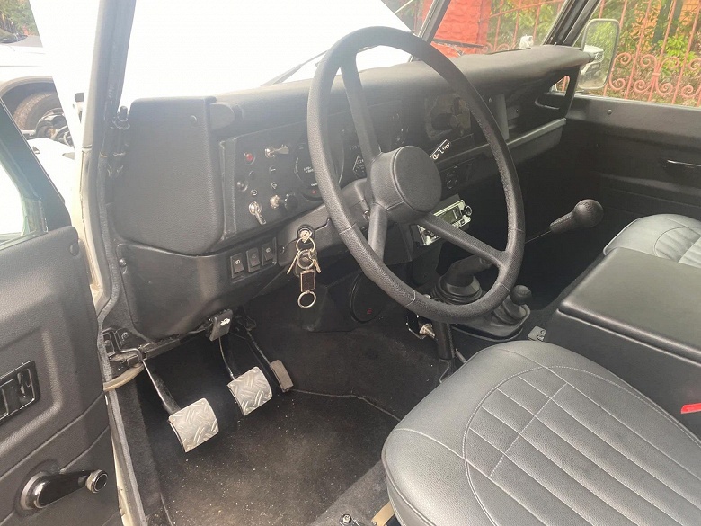 &laquo;Второй такой машины в России нет&raquo;. За 3,5 млн рублей продают уникальный Land Rover Series III &mdash; настоящий внедорожник, на котором и в лес, и на сафари