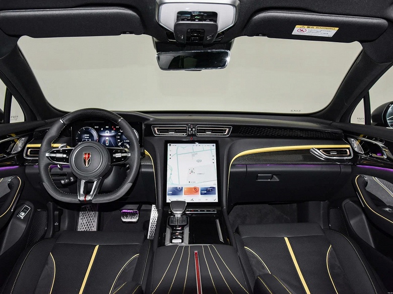 Замена Skoda Superb с 8-ступенчатым &laquo;автоматом&raquo; и 245-сильным мотором &mdash; за примерно 5 млн рублей. Дилер назвал предварительную стоимость Hongqi H6 и рассказал о позиционировании новинки