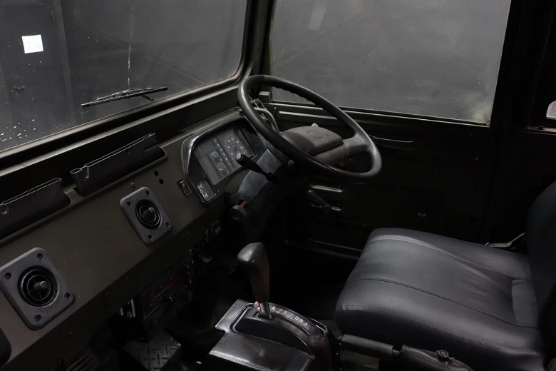 &laquo;Аналог &laquo;ГАЗ-66&raquo;, только на автомате и с кондиционером&raquo;. В России продают полноприводный грузовик Toyota Mega Cruiser