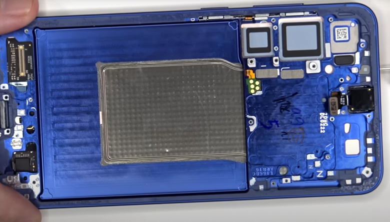 При внешней схожести Samsung Galaxy S25+ сильно отличается от Galaxy S24+ внутри. Новинка получила 9/10 за ремонтопригодность