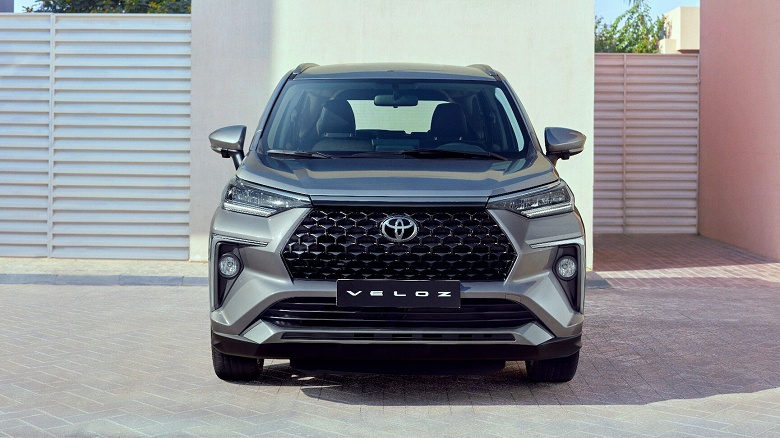 Семиместная Toyota с надежным мотором дешевле китайских аналогов. Сколько дилеры просят за Toyota Veloz в России - 1 Семиместная Toyota с надежным мотором дешевле китайских аналогов. Сколько дилеры просят за Toyota Veloz в России