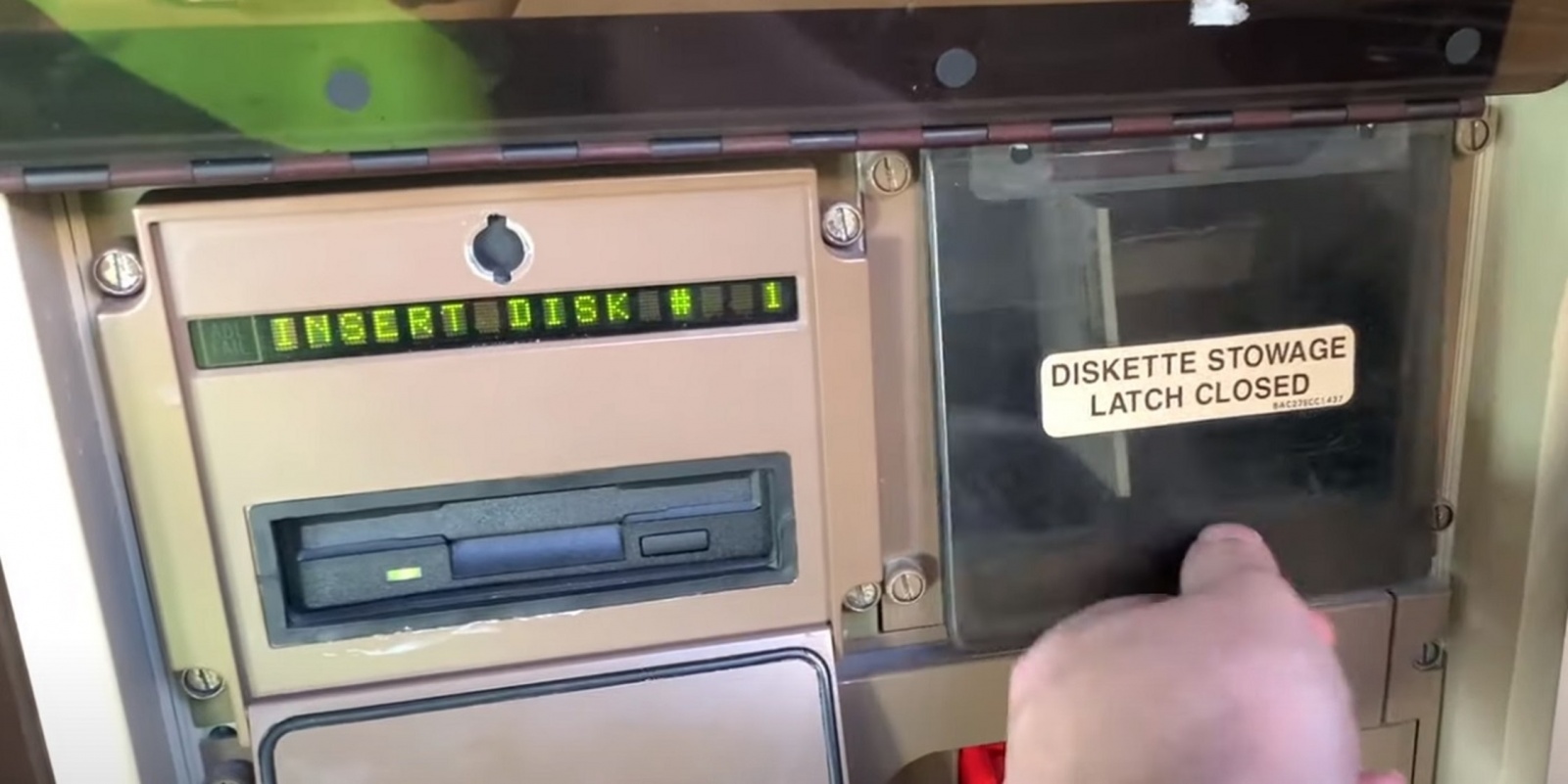 Floppy-привод Boeing 747, источник