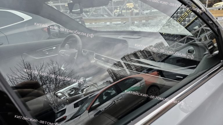 В Россию приехали новые Chery Tiggo 7L, да ещё и с физическими кнопками вместо сенсорных. Их будут продавать официально