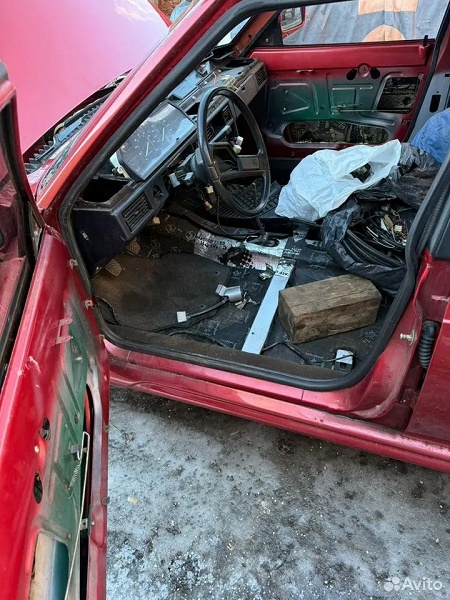 Настоящий «Москвич» с мотором Renault, а не китайская переделка. В России за 700 тыс. рублей продают новый «Москвич Святогор» с двигателем Renault F3R - 2 Настоящий «Москвич» с мотором Renault, а не китайская переделка. В России за 700 тыс. рублей продают новый «Москвич Святогор» с двигателем Renault F3R