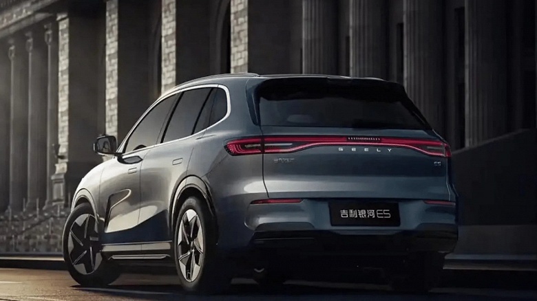 Дешёвый Geely, копирующий Porsche Macan и Mercedes-Benz EQC, едет в Россию. Раскрыты комплектации Geely Galaxy E5 - 1 Дешёвый Geely, копирующий Porsche Macan и Mercedes-Benz EQC, едет в Россию. Раскрыты комплектации Geely Galaxy E5