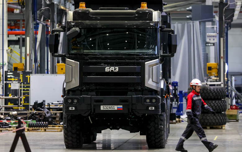 На замену Volvo, MAN, Scania и Mercedes: в России наладили производство грузовиков БАЗ с 90% отечественных комплектующих - 1 На замену Volvo, MAN, Scania и Mercedes: в России наладили производство грузовиков БАЗ с 90% отечественных комплектующих