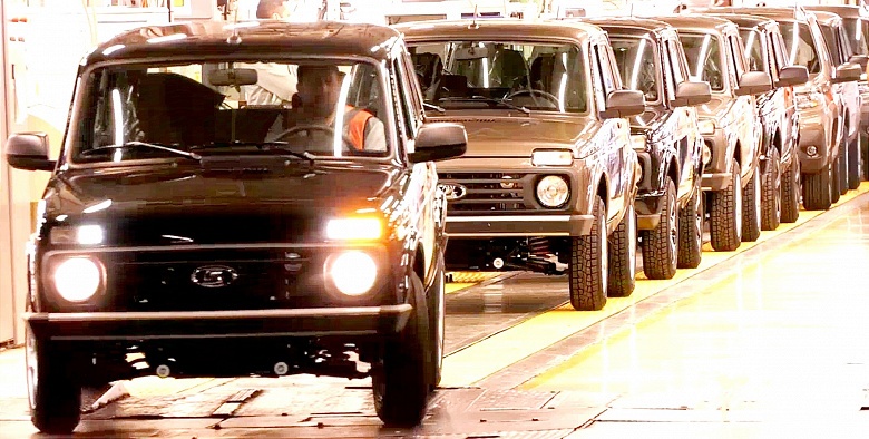 Niva Legend вместо Niva Travel: АвтоВАЗ начал выпускать больше «легендарных» внедорожников, но в целом производство машин снизилось - 1 Niva Legend вместо Niva Travel: АвтоВАЗ начал выпускать больше «легендарных» внедорожников, но в целом производство машин снизилось