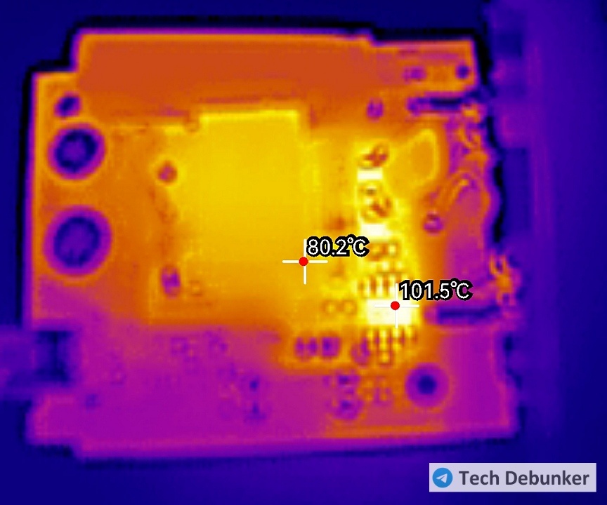 Тепловой снимок открытой платы во время работы