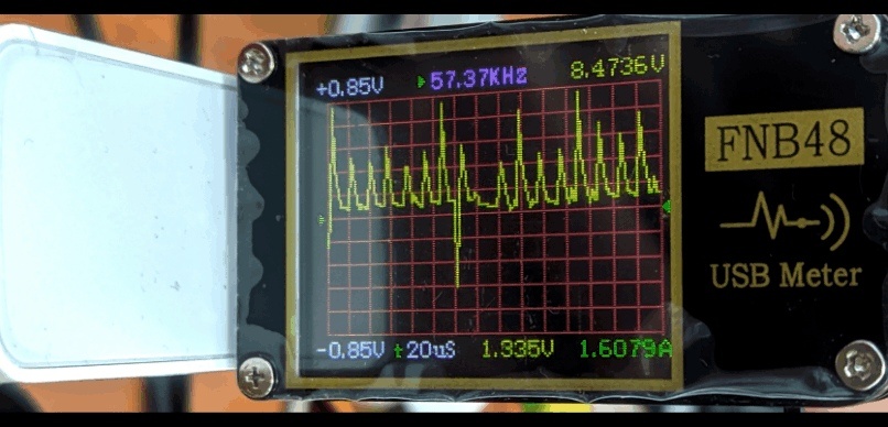 У других поддельных Xiaomi пульсации перешагивают за 1,3 В даже со средней нагрузкой